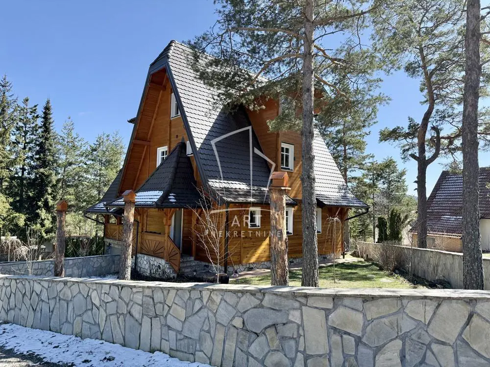 kuće Zlatibor Vodice 375000 evra 
