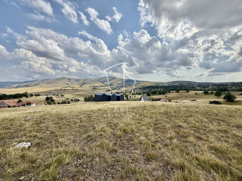 ZLATIBORSKI OKRUG Zlatibor plac 170000 evra 