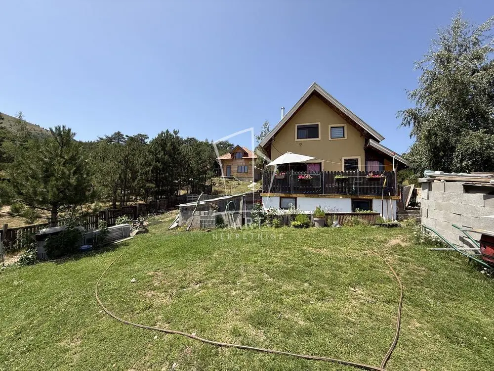 kuće Zlatibor Gajevi 230000 evra 