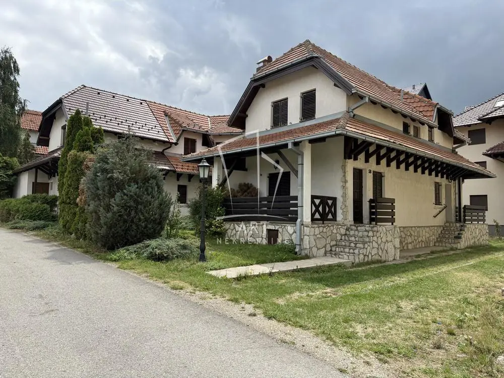 stanovi ZLATIBORSKI OKRUG Rujanska Trosoban 
