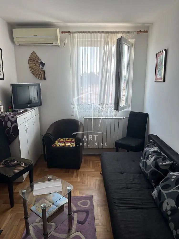 Jednoiposoban stanovi Zemun Zemun Gornji grad 330 evra 