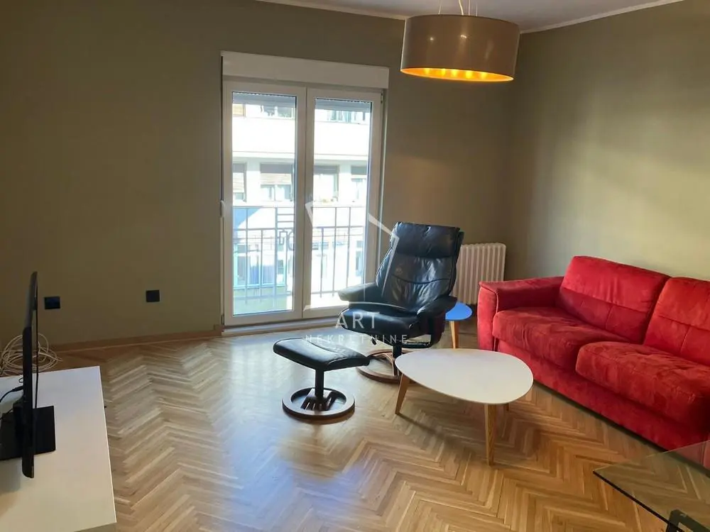 Dvoiposoban stanovi Vračar Slavija 1150 evra 