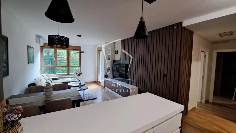 Trosoban stanovi Novi Beograd Blok 66 1400 evra 