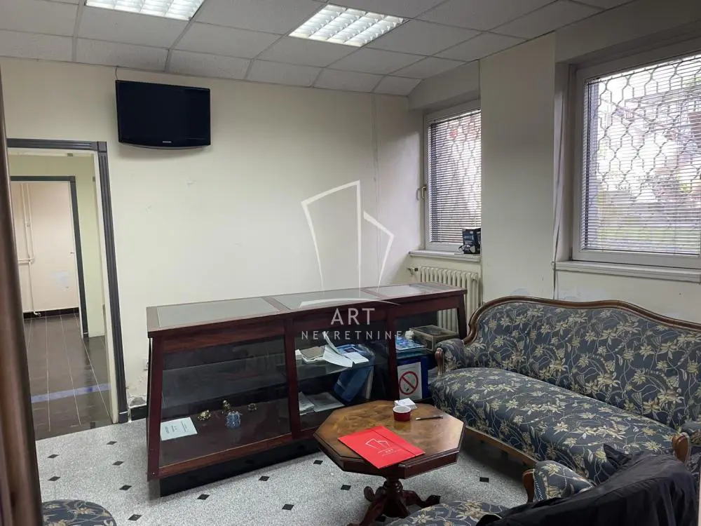 poslovni prostor Čukarica Banovo brdo 500 evra 