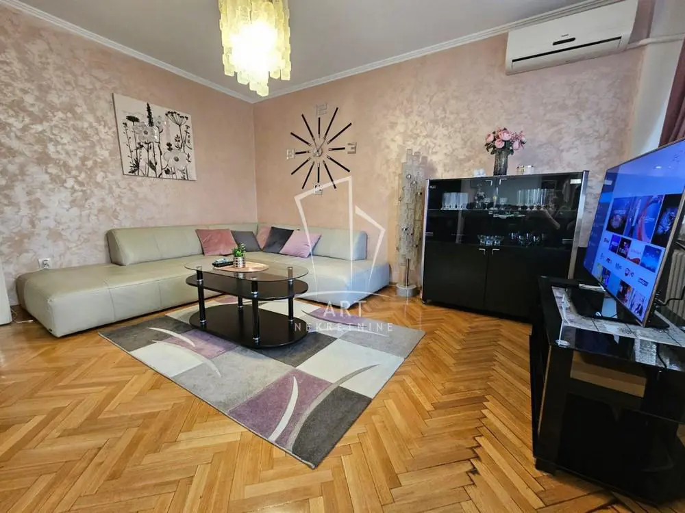 Trosoban stanovi Vračar Slavija 1000 evra 