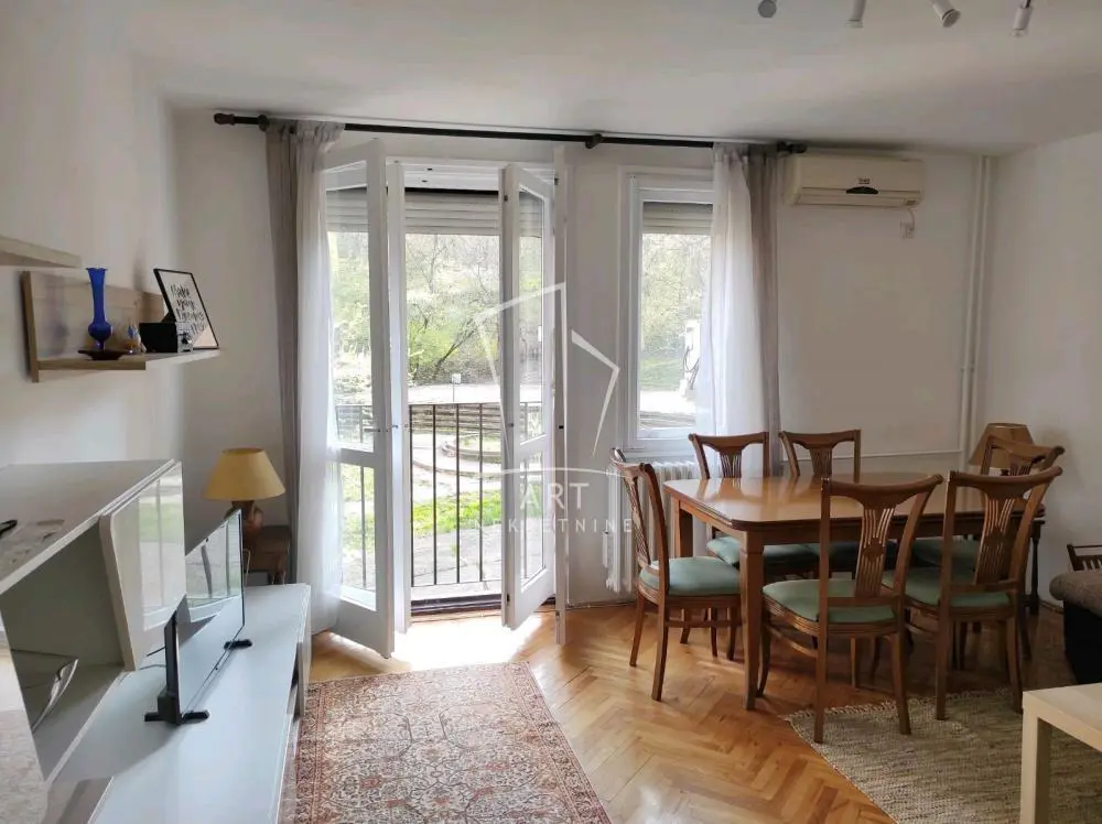 Dvosoban stanovi Palilula Karaburma 550 evra 