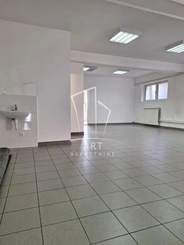 Beograd Rakovica poslovni prostor 1600 evra 