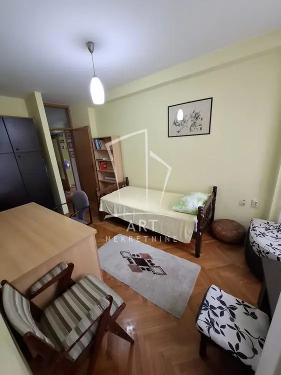 Garsonjera stanovi Vračar Crveni krst 250 evra 