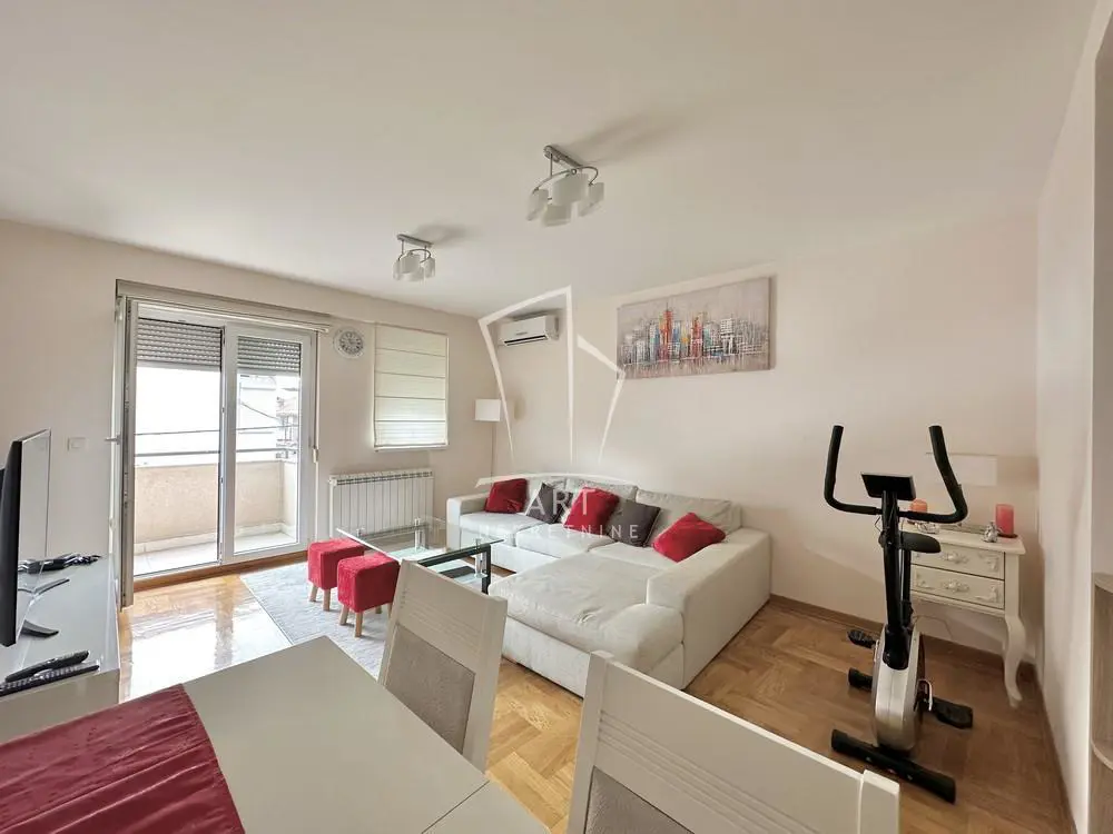 Dvoiposoban stanovi Zvezdara Cvetkova pijaca 240000 evra 