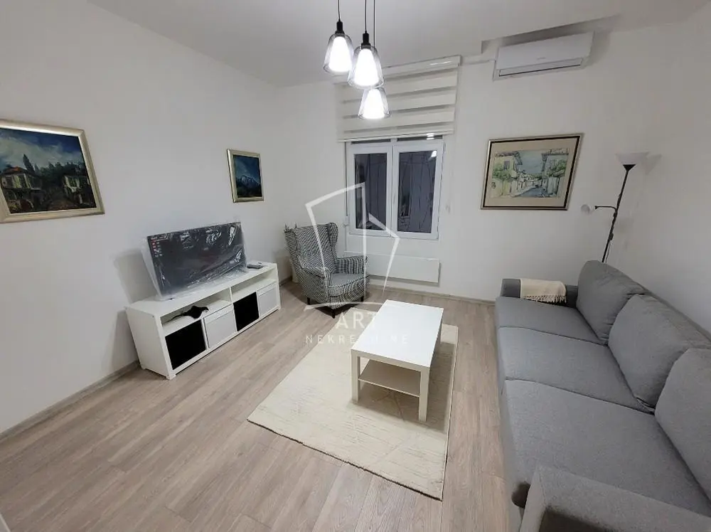 Jednosoban stanovi Stari Grad Andrićev venac 650 evra 