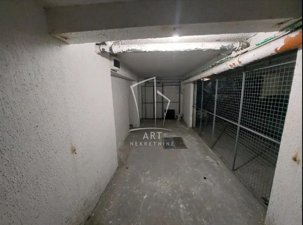 garaža Vračar Južni bulevar 100 evra 