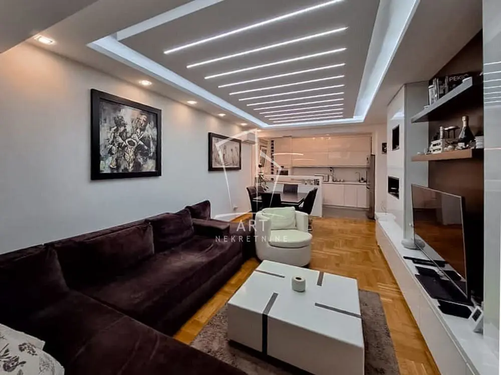 Trosoban stanovi Voždovac Trošarina 1200 evra