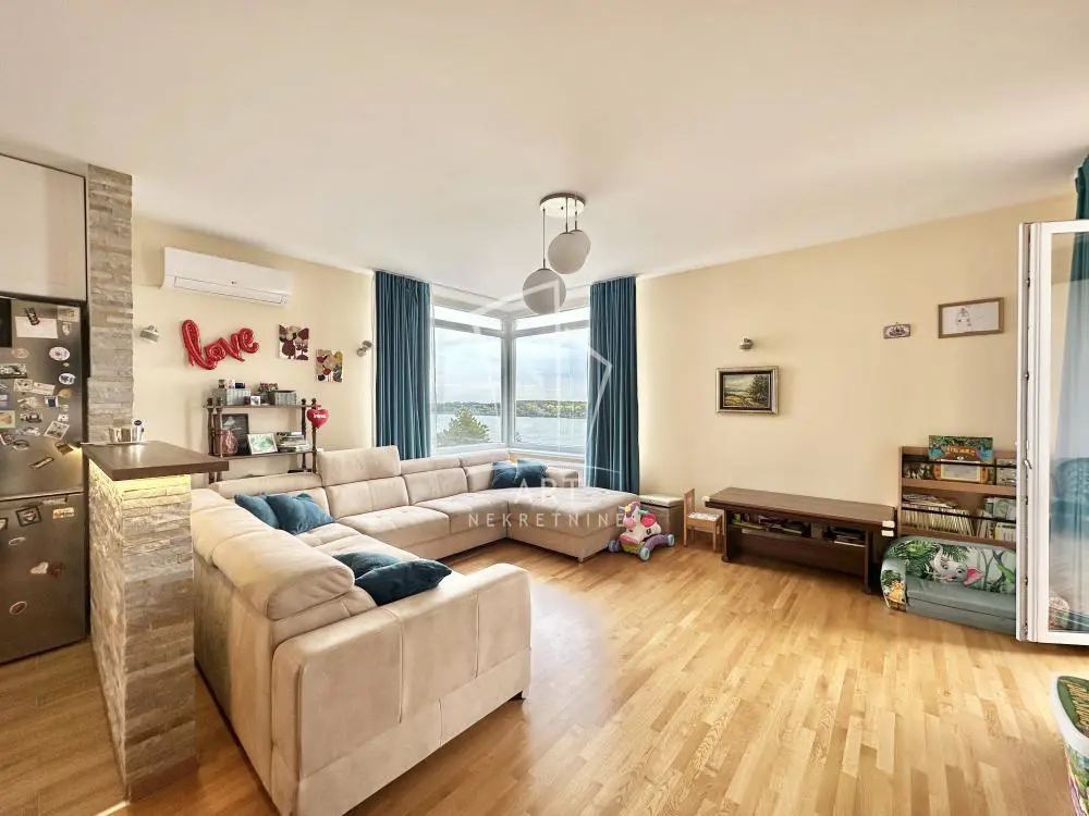 stanovi SREMSKI OKRUG Beogradska Četvorosoban