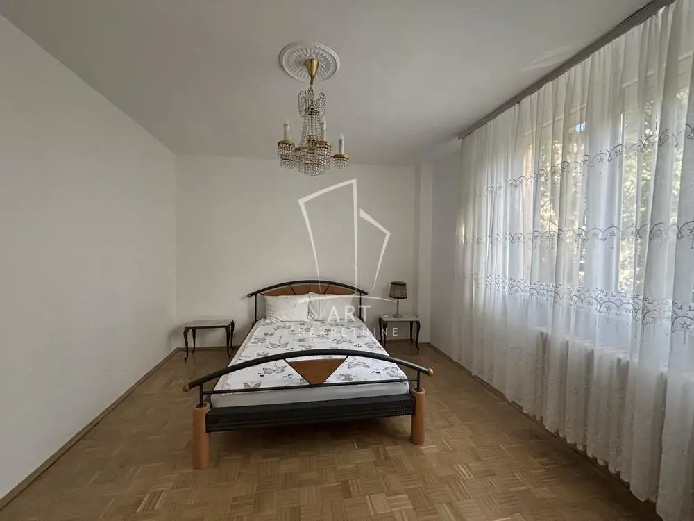 Trosoban stanovi Palilula Botanička bašta 700 evra 