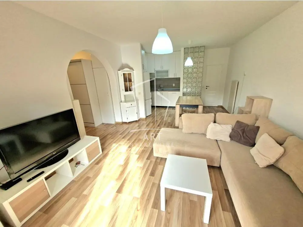 Trosoban stanovi Čukarica Žarkovo 450 evra