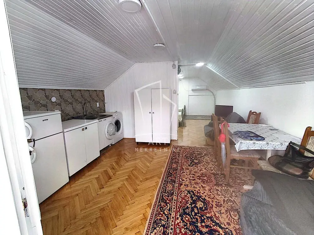 Garsonjera stanovi Palilula Borča 300 evra 