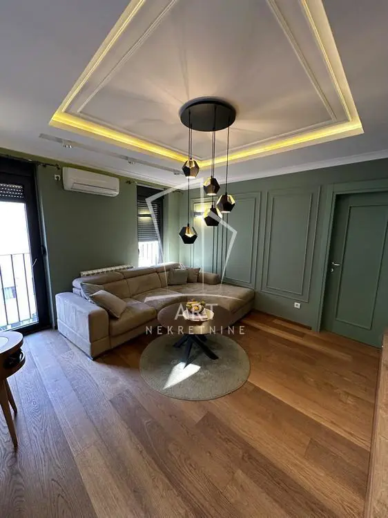 Trosoban stanovi Zvezdara Đeram 1100 evra