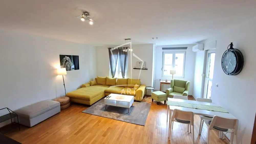 Trosoban stanovi Stari Grad Kalemegdan 1200 evra 