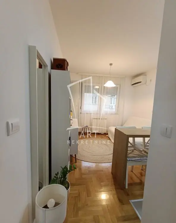 Jednoiposoban stanovi Zvezdara Đeram 480 evra 