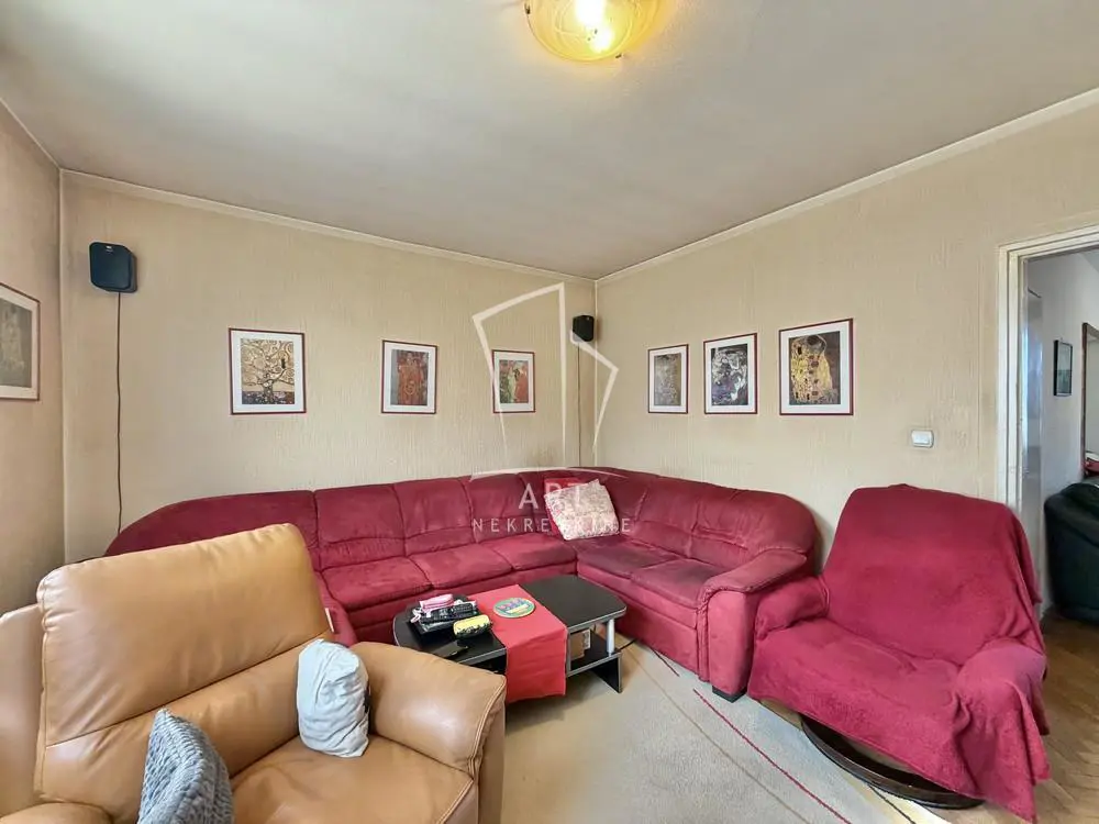 Petosoban stanovi Voždovac Medaković 1 260000 evra 