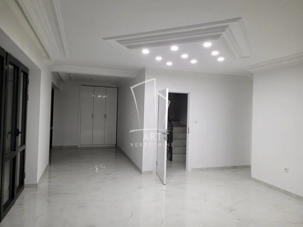 poslovni prostor Voždovac Voždovac lokacija 2000 evra 