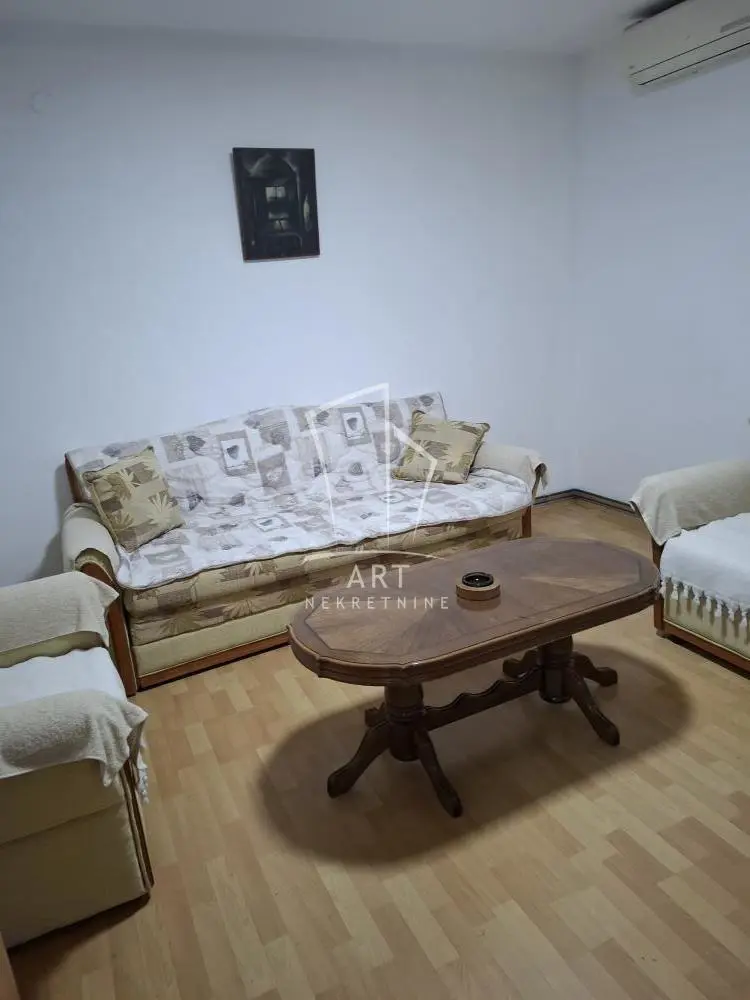 Beograd Zvezdara Četvorosoban stanovi 600 evra 