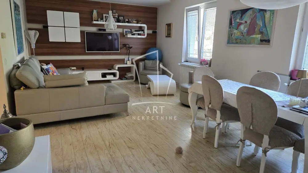 Troiposoban stanovi Vračar Slavija 1000 evra 