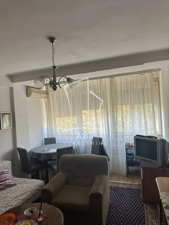 Jednoiposoban stanovi Novi Beograd Hotel Yu i Stari merkator 400 evra 