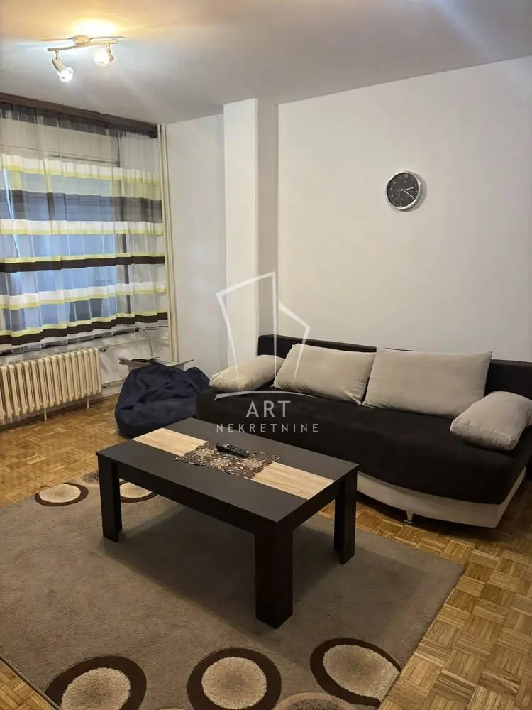 Dvosoban stanovi Novi Beograd Bežanijski blokovi (61 do 64) 550 evra 