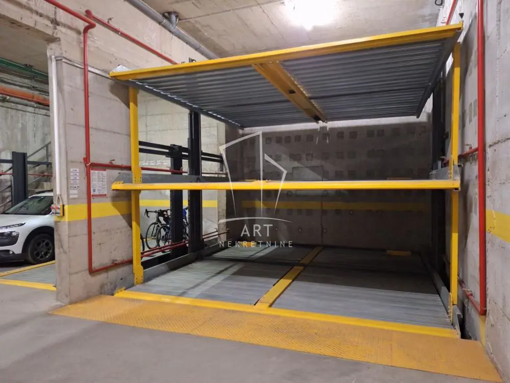 garaža Novi Beograd Bežanijski blokovi (61 do 64) 16000 evra 