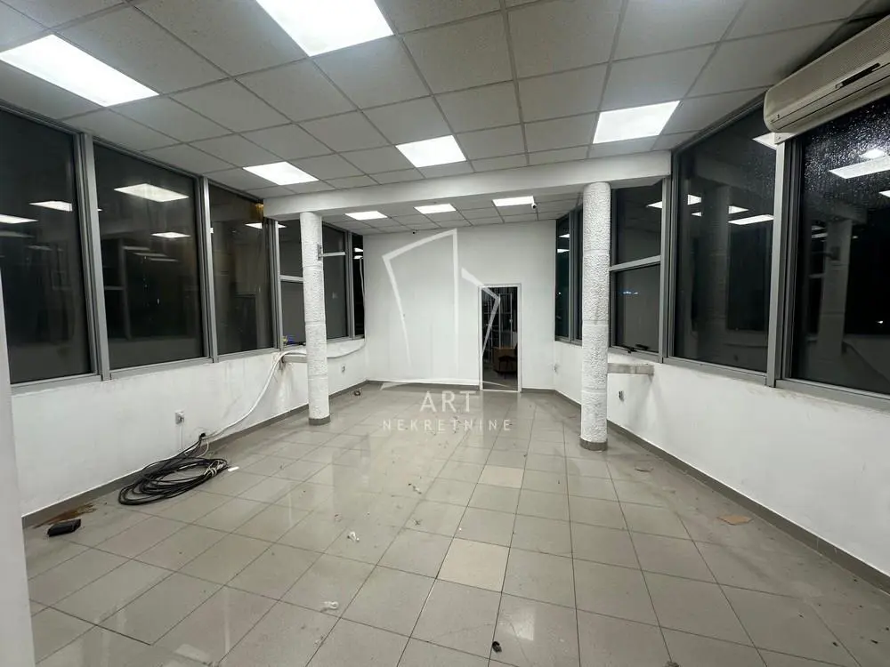 Beograd Zvezdara poslovni prostor 3000 evra 