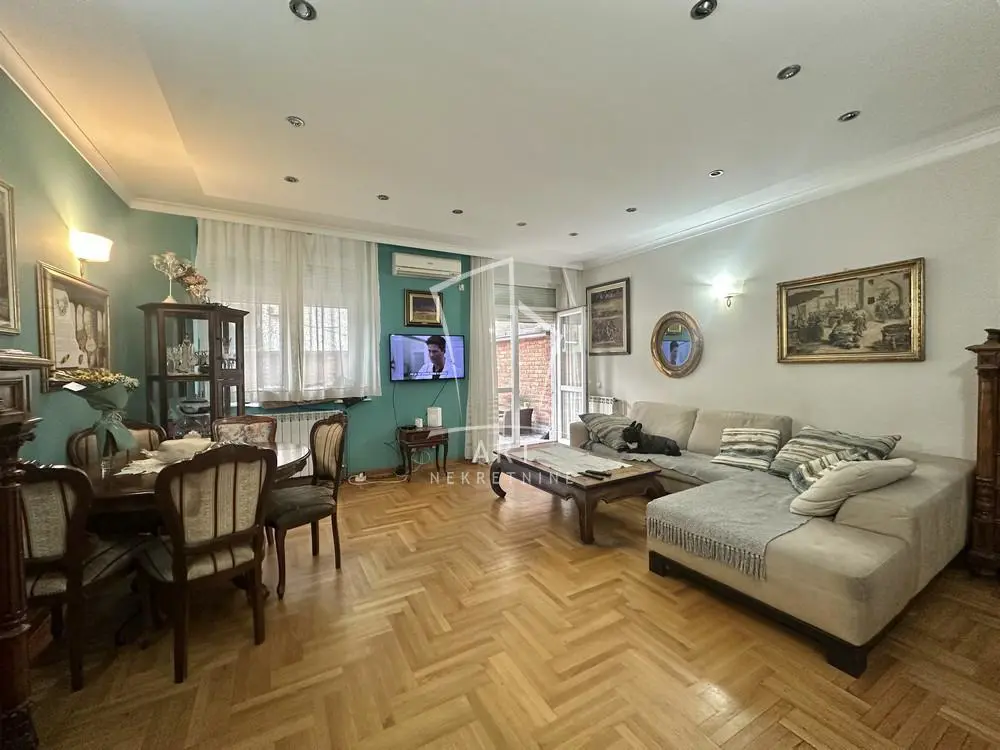 Trosoban stanovi Zvezdara Đeram 305000 evra 