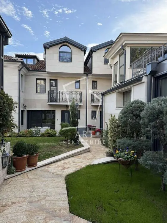 kuće Savski venac Senjak 2400 evra 