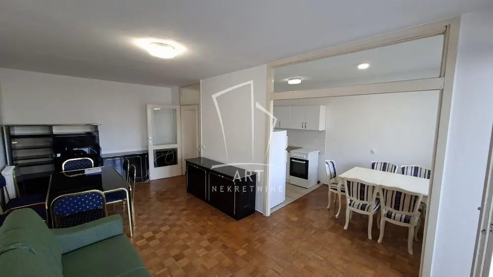 Beograd Novi Beograd Trosoban stanovi 750 evra 