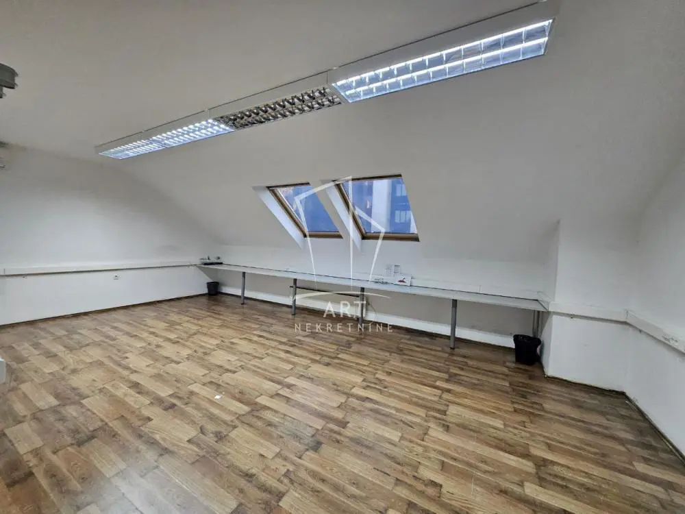 poslovni prostor Novi Beograd Bežanijski blokovi (61 do 64) 2300 evra 