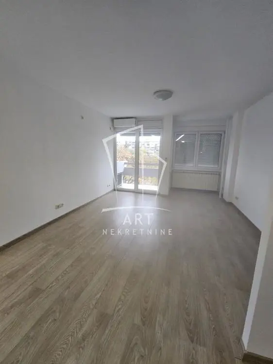 Beograd Novi Beograd Dvoiposoban stanovi 1000 evra 