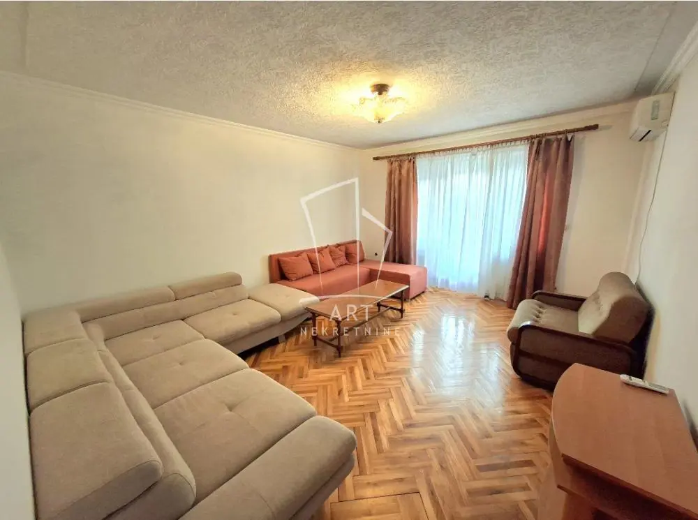 Dvoiposoban stanovi Zvezdara Zvezdarska šuma 500 evra 