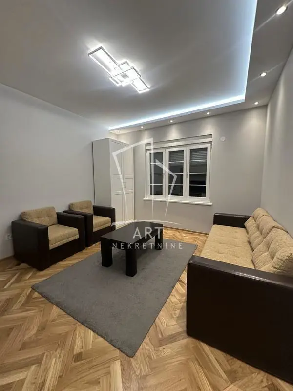 Jednosoban stanovi Vračar Južni bulevar 480 evra 