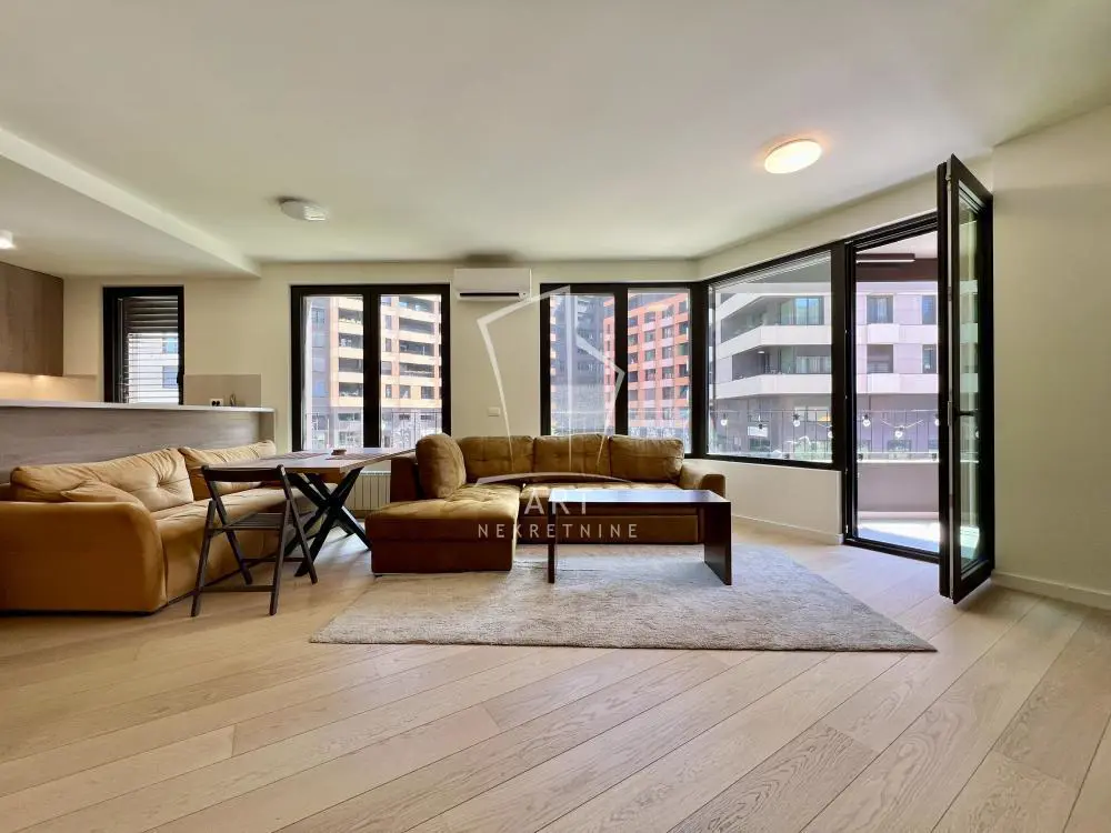 Trosoban stanovi Stari Grad Kalemegdan 2000 evra 