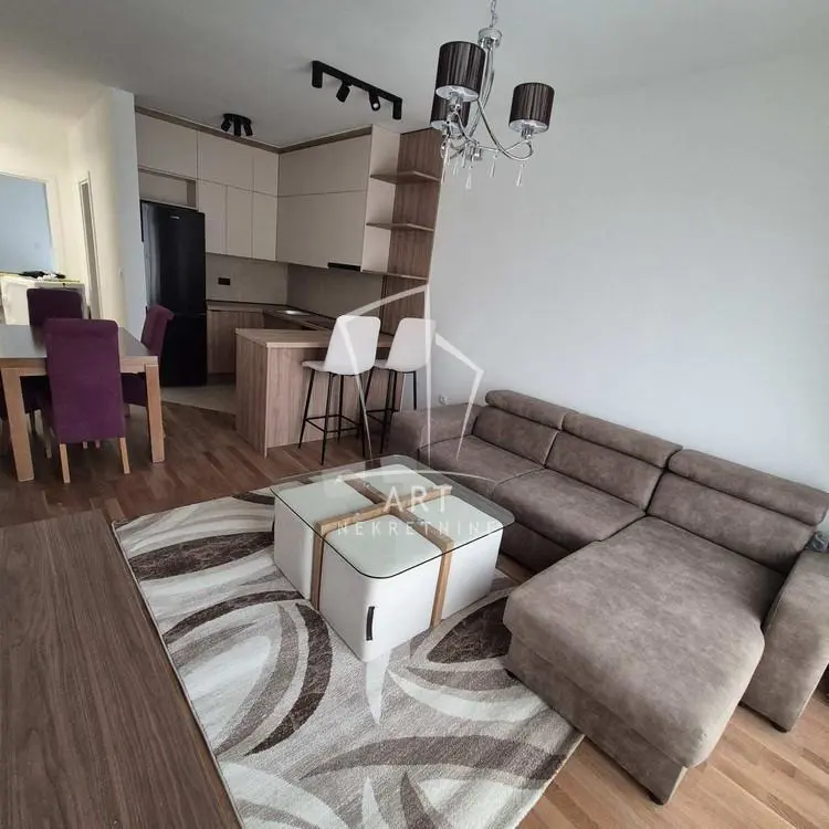 Dvoiposoban stanovi Surčin Ledine 600 evra 