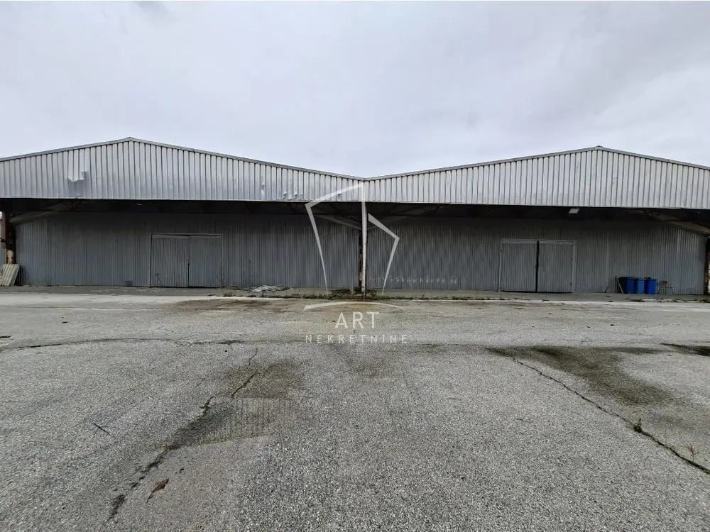 hala Mladenovac Mladenovac 7200 evra 