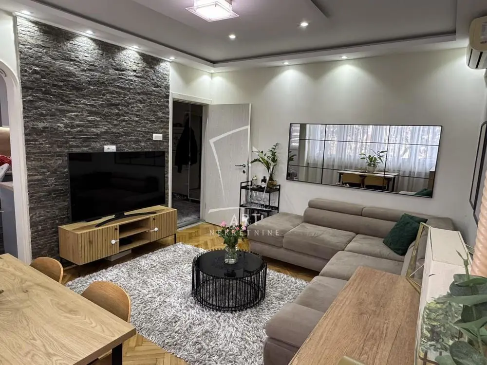 Dvosoban stanovi Zvezdara Učiteljsko naselje 205000 evra 