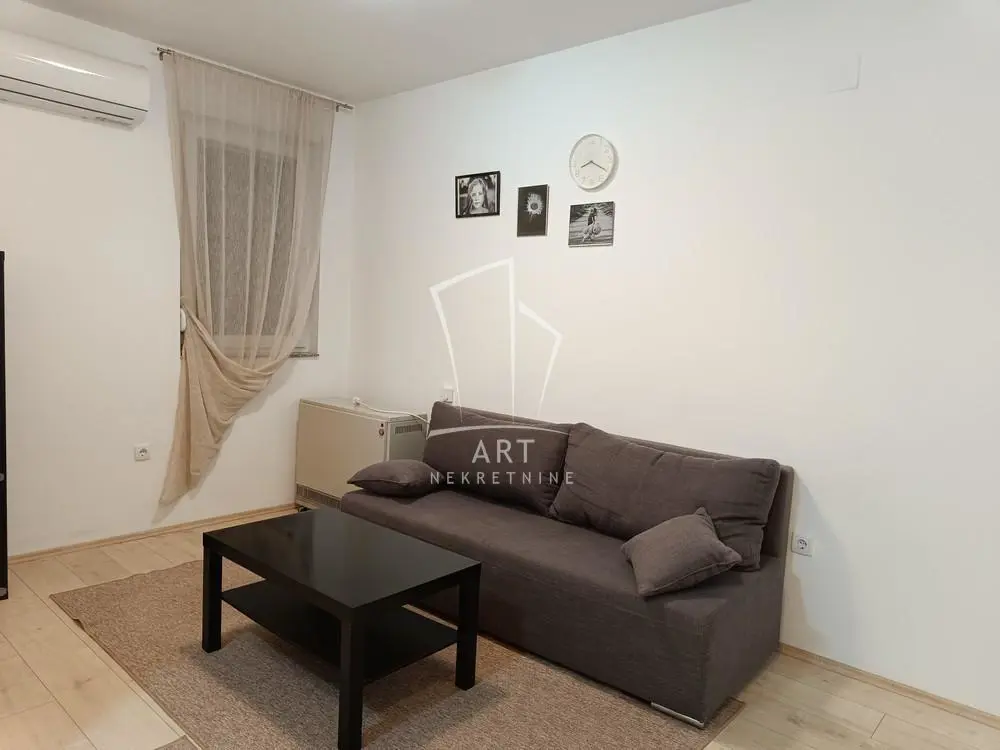 Dvoiposoban stanovi Zemun Sutjeska 600 evra 