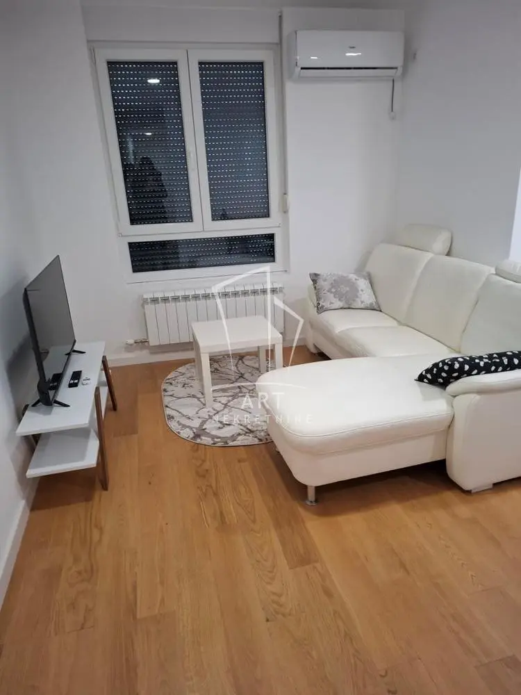 Dvosoban stanovi Zvezdara Gradska bolnica 650 evra 