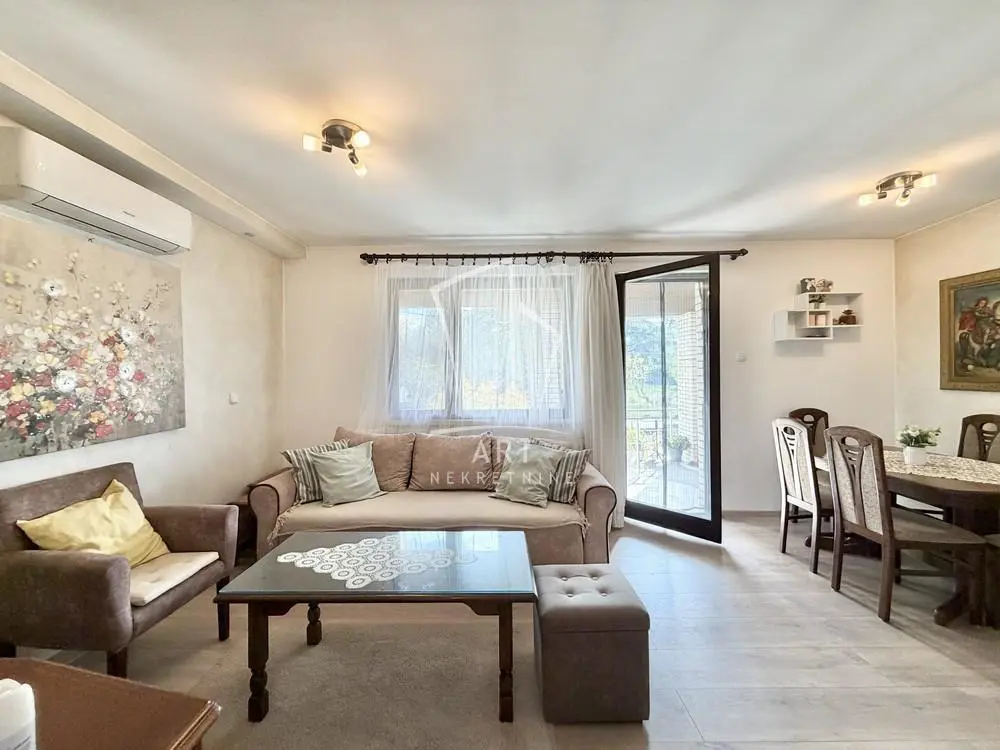 Beograd Voždovac Trosoban stanovi 600 evra 