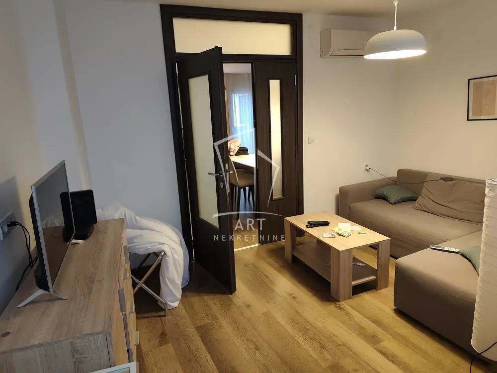 Trosoban stanovi Stari Grad Dorćol donji 900 evra 