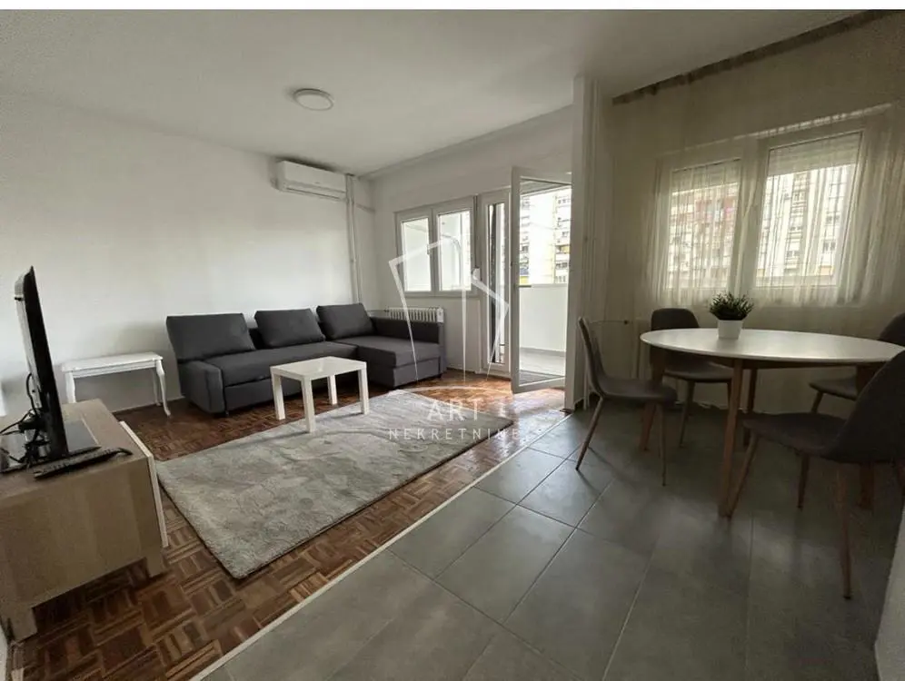 Dvoiposoban stanovi Novi Beograd Bežanijski blokovi (61 do 64) 750 evra 