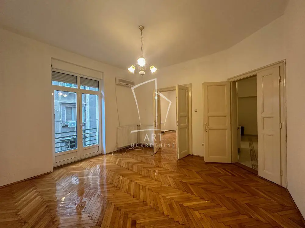 Beograd Stari Grad poslovni prostor 900 evra 