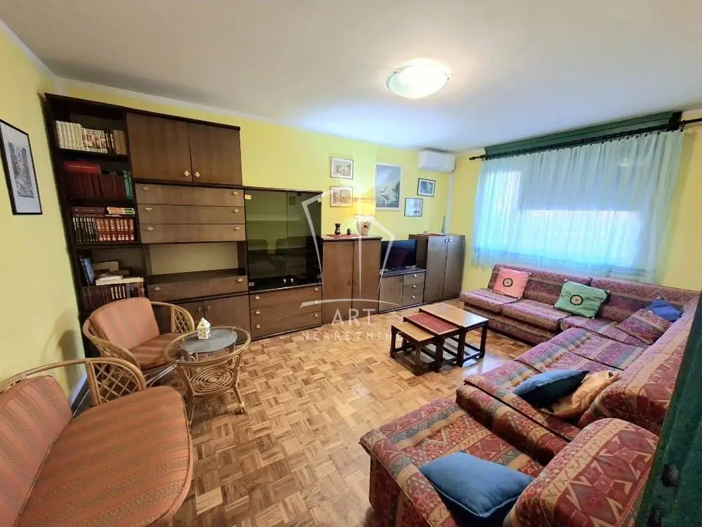 Dvosoban stanovi Zemun Sutjeska 450 evra 