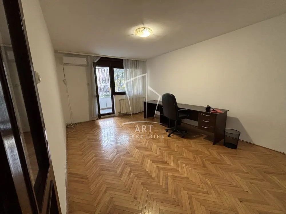 poslovni prostor Čukarica Filmski grad 600 evra 